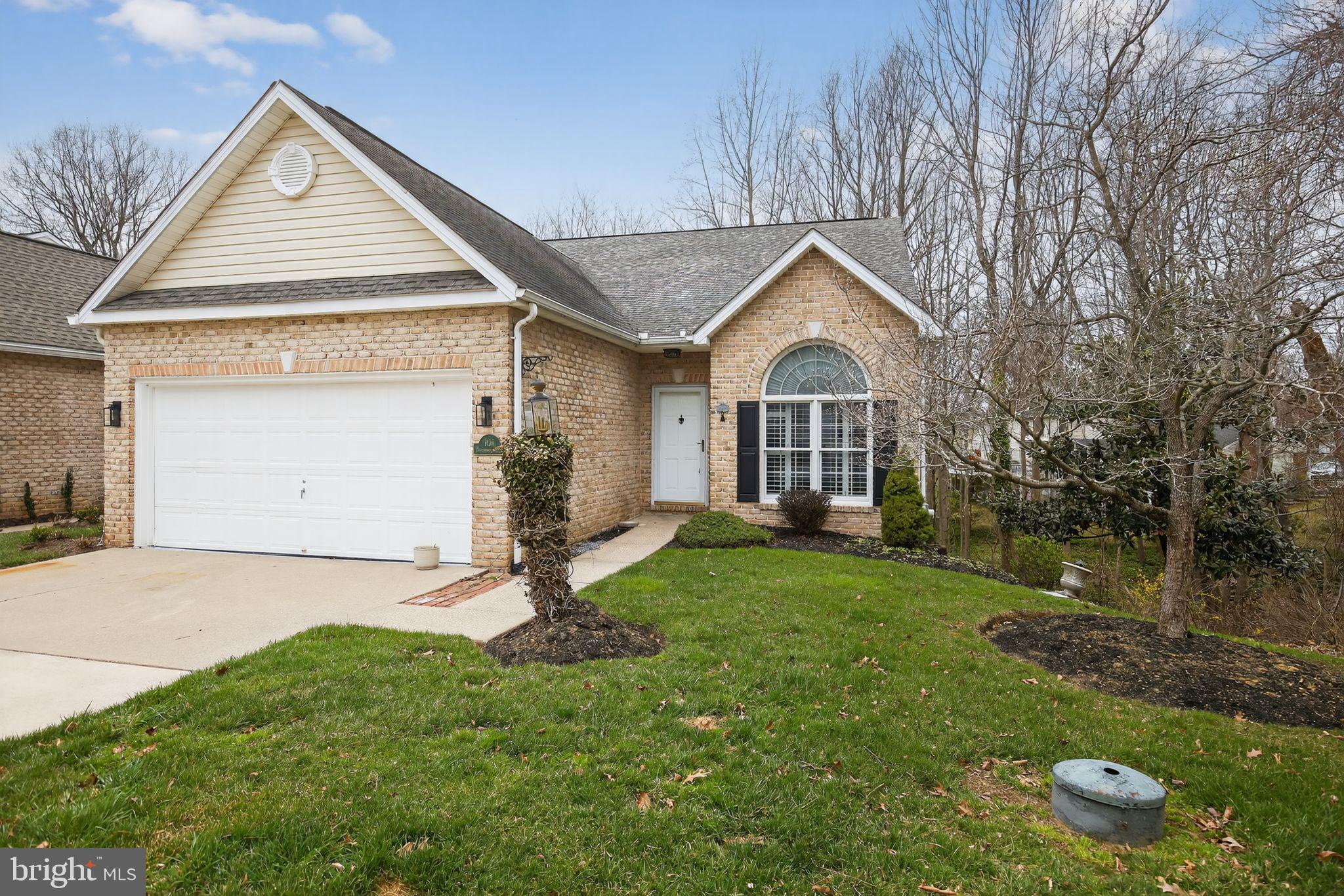 906 WHISPERING RIDGE LANE