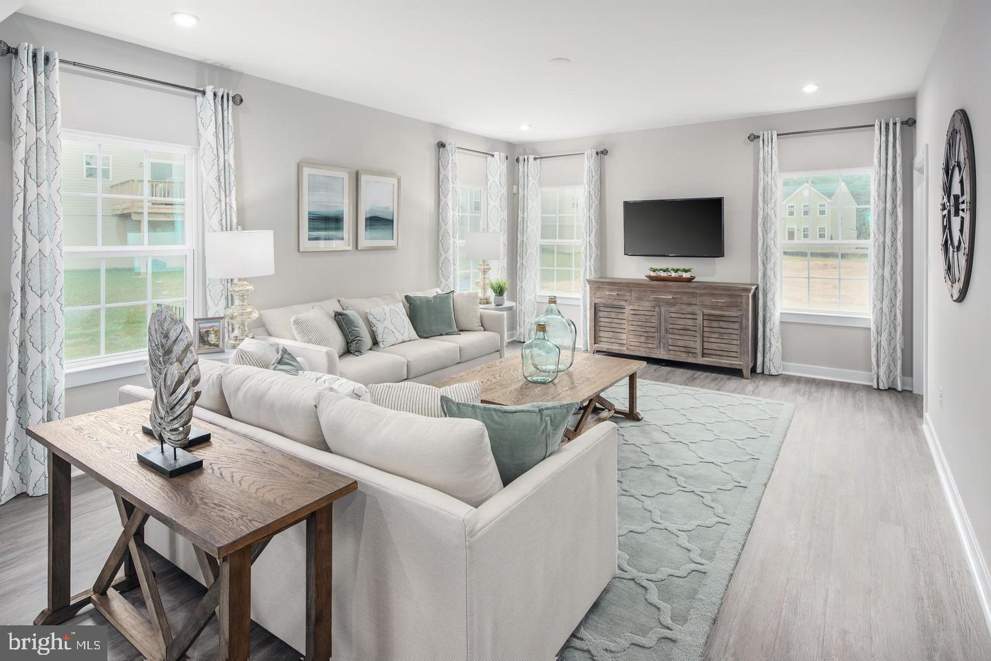 LAKE LINGANORE - Residential