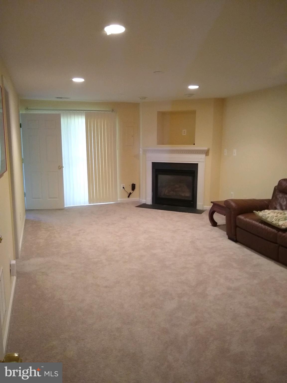 LAKE RIDGE CROSSING - Residential Lease