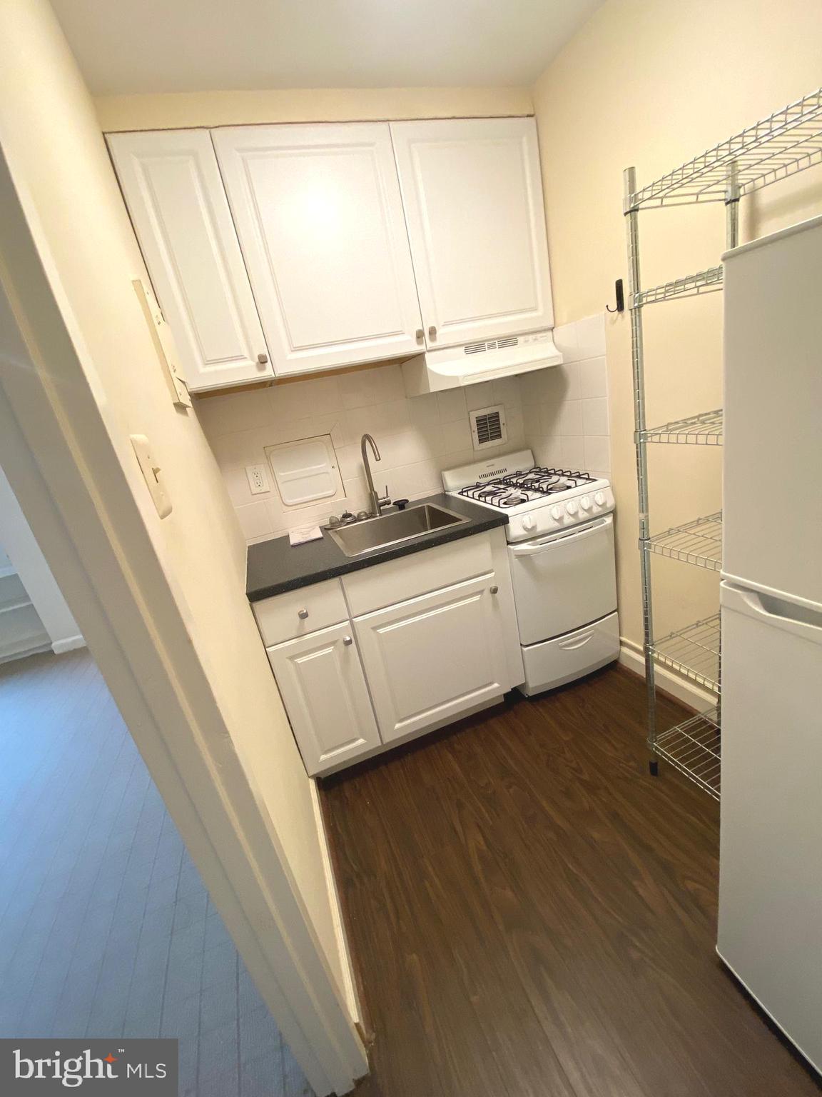 RIVER PLACE - Residential Lease