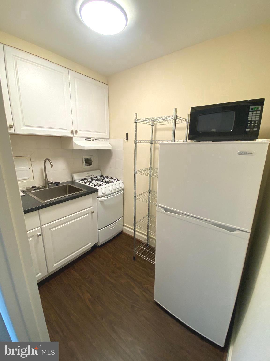 RIVER PLACE - Residential Lease