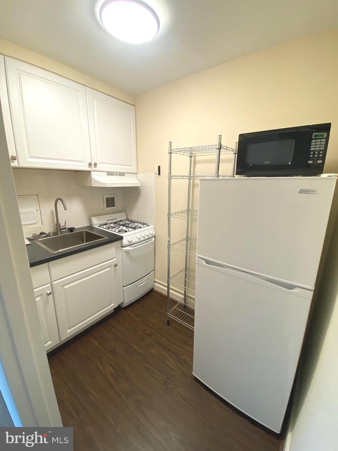 RIVER PLACE - Residential Lease