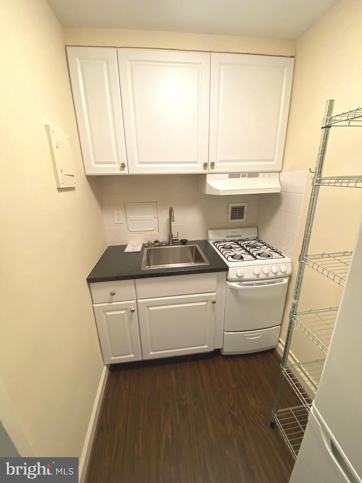 RIVER PLACE - Residential Lease