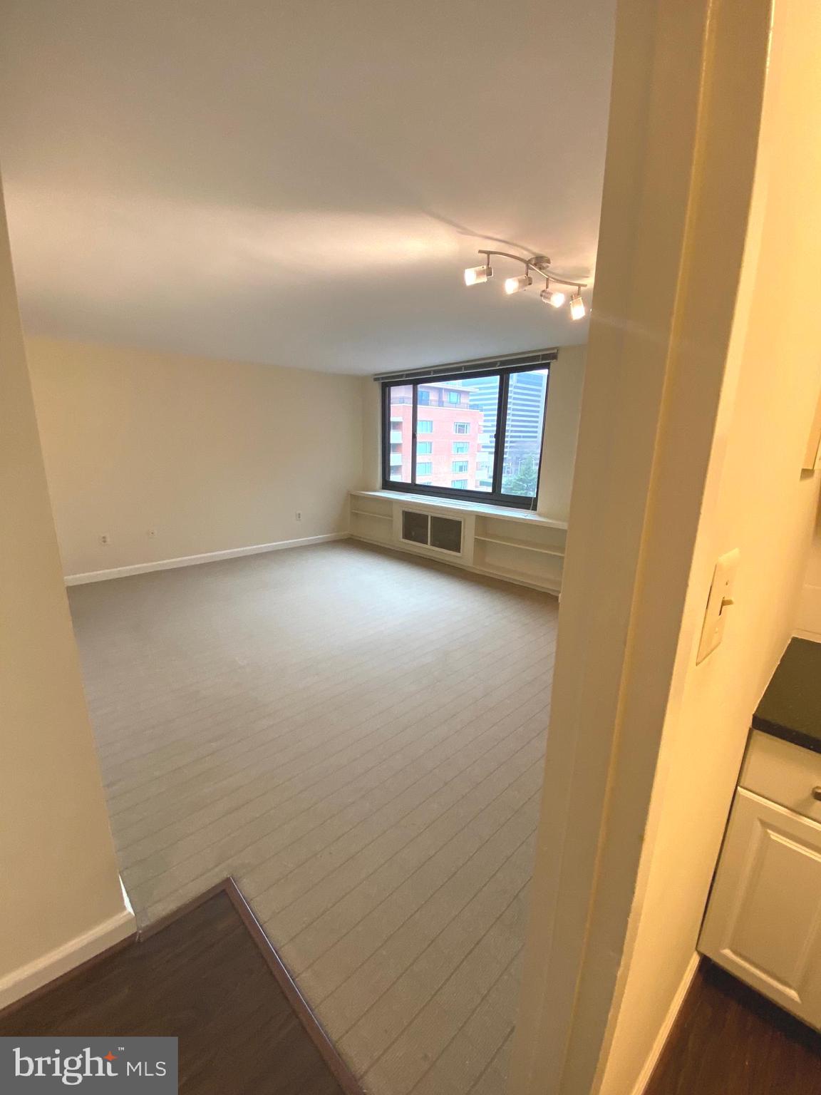 RIVER PLACE - Residential Lease