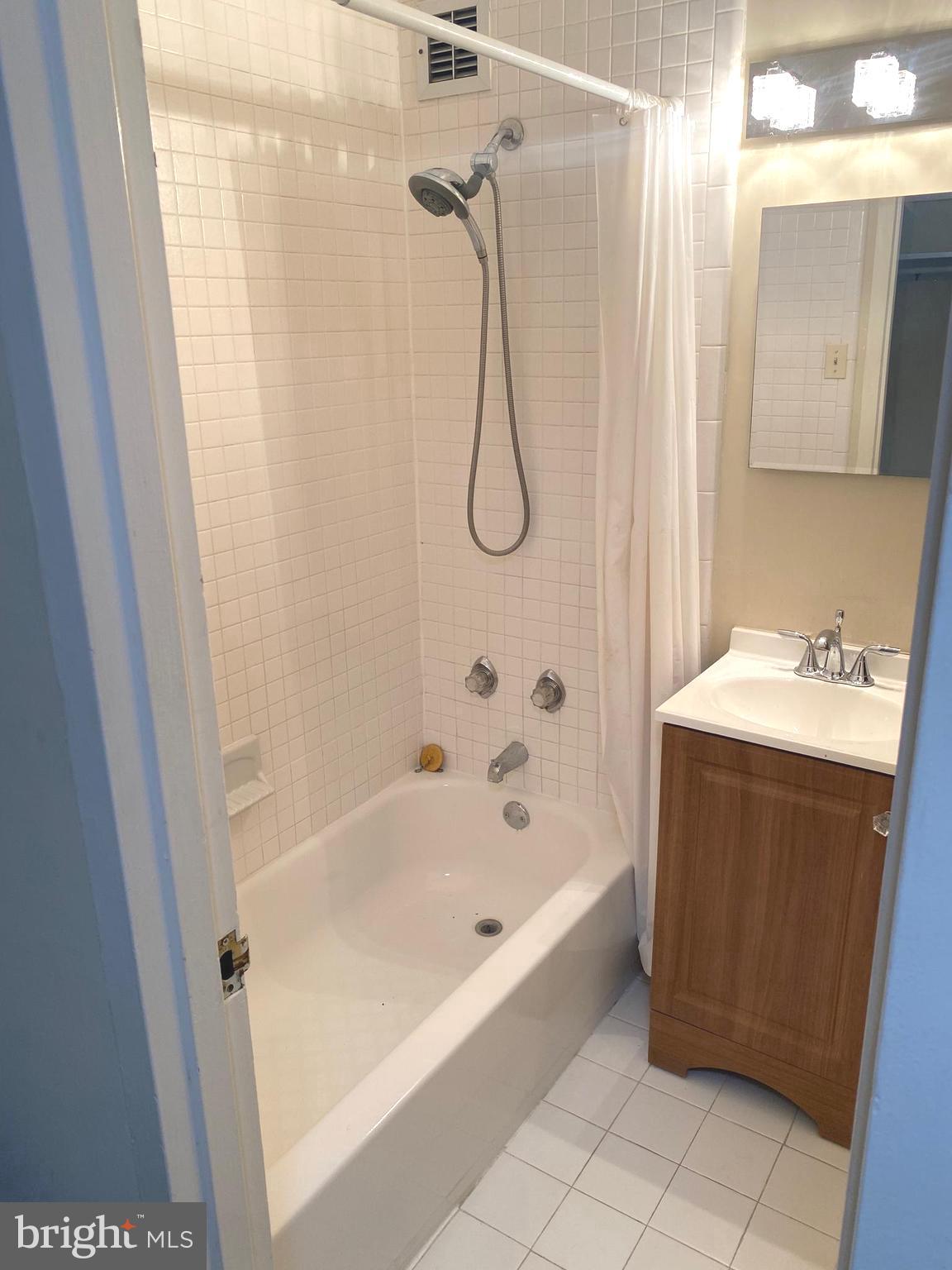 RIVER PLACE - Residential Lease