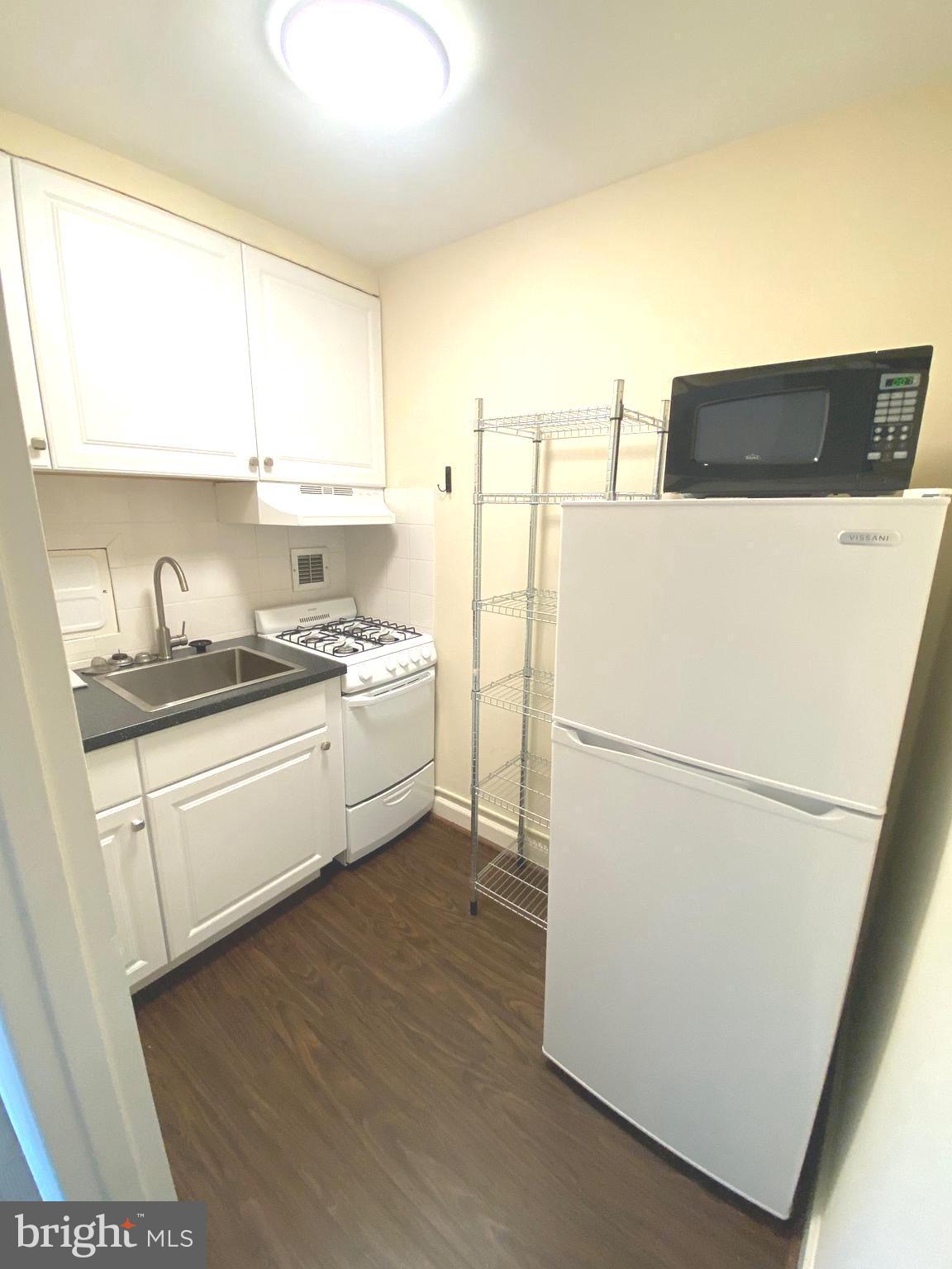 RIVER PLACE - Residential Lease