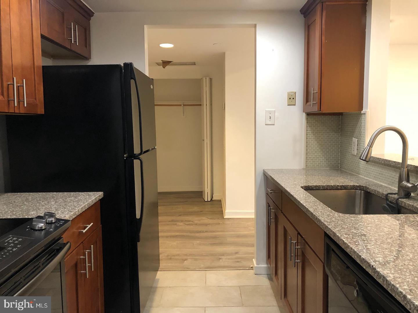 ROSSLYN - Residential Lease