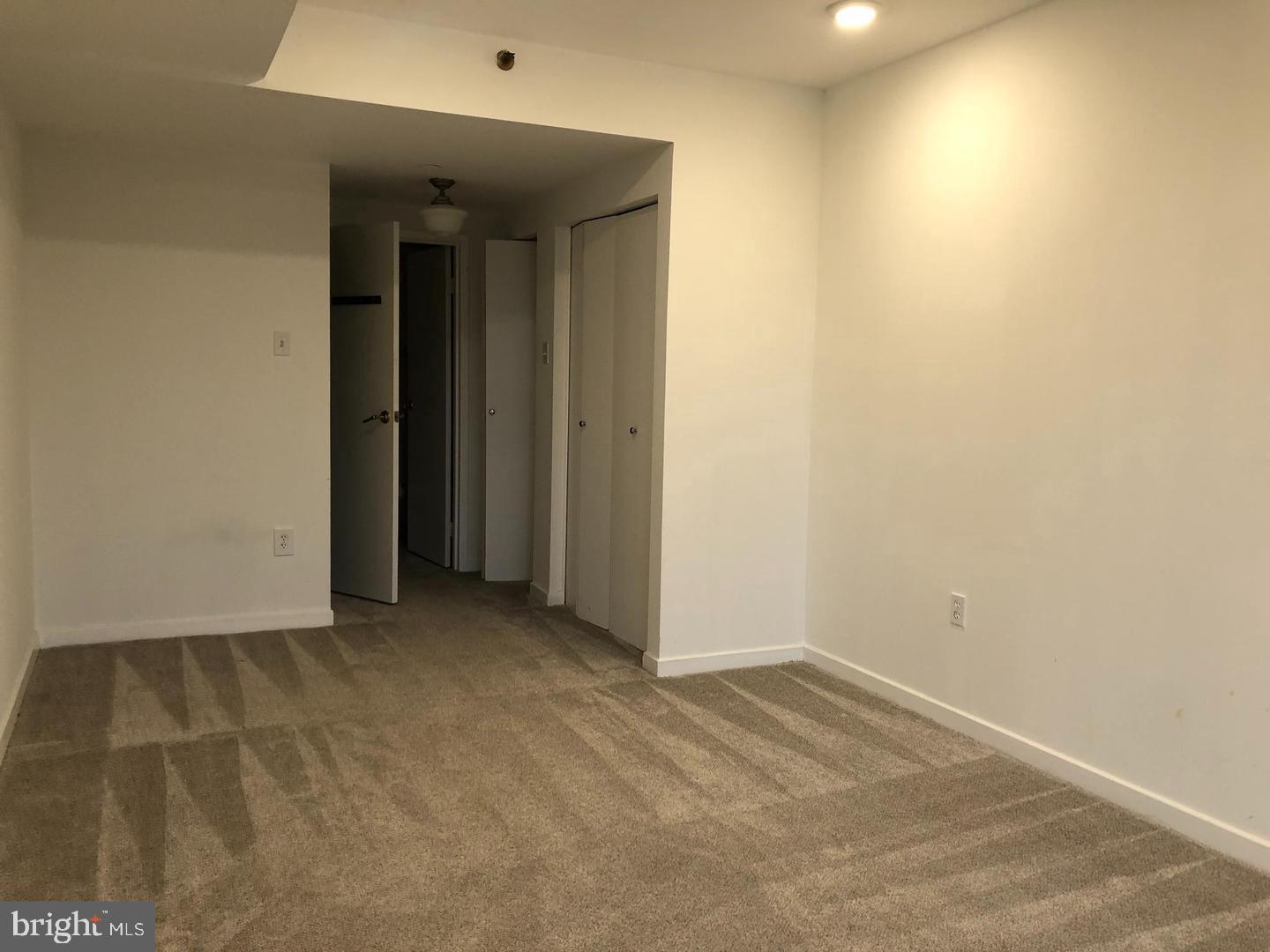 ROSSLYN - Residential Lease
