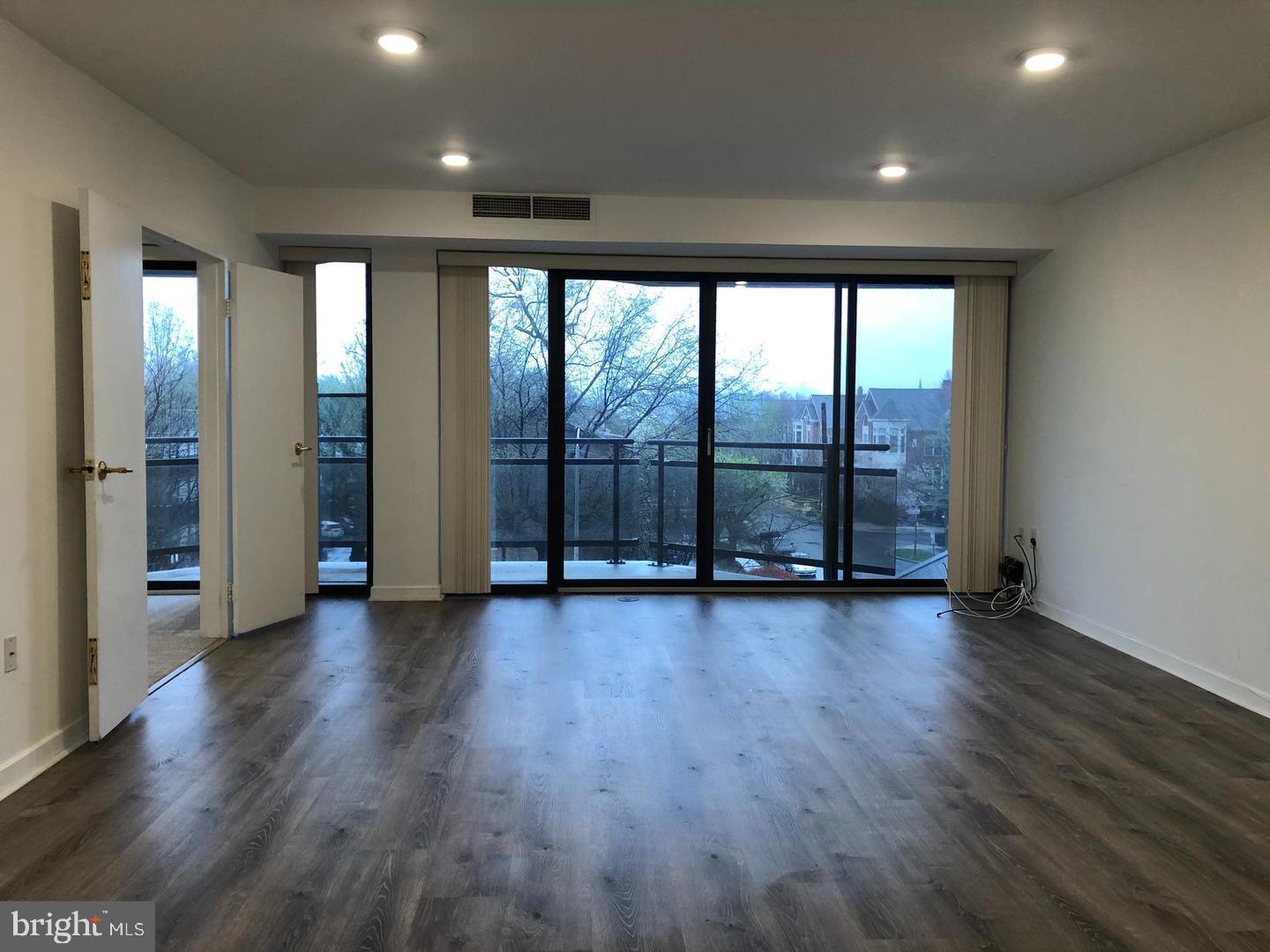 ROSSLYN - Residential Lease