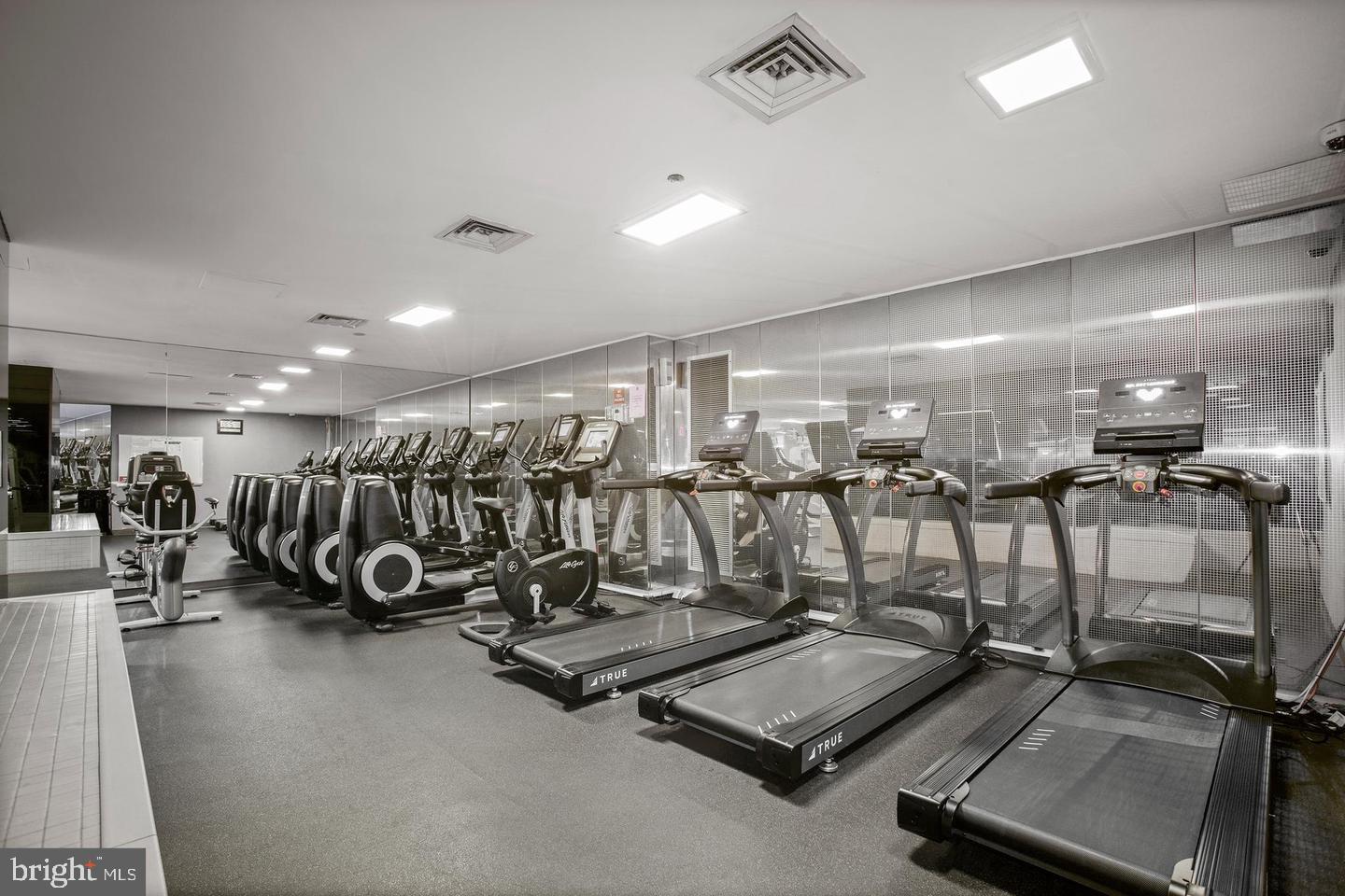 ROSSLYN - Residential Lease