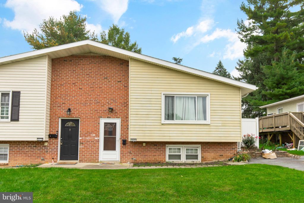 Photo of 515 Golden Street, LITITZ, PA 17543 (MLS # PALA2058166)