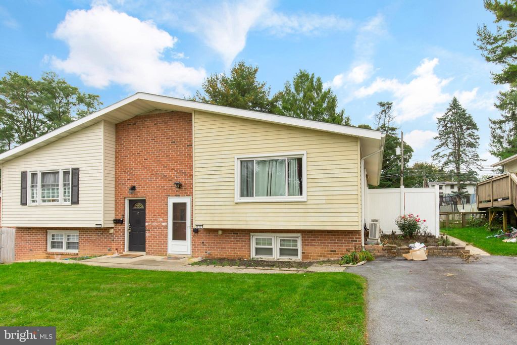 Photo of 515 Golden Street, LITITZ, PA 17543 (MLS # PALA2058166)