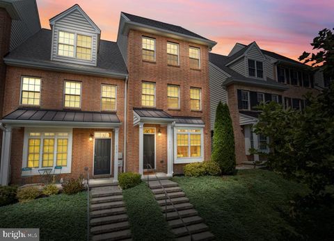 Townhouse For Sale - 607 W Mulberry Street<br/> KENNETT SQUARE, PA 19348