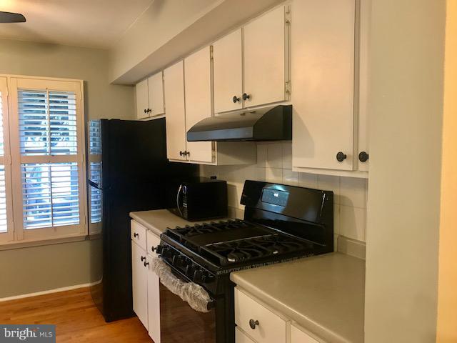 DERWOOD STATION - Residential Lease