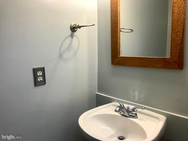 DERWOOD STATION - Residential Lease