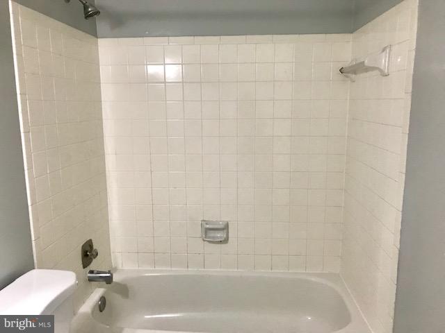 DERWOOD STATION - Residential Lease