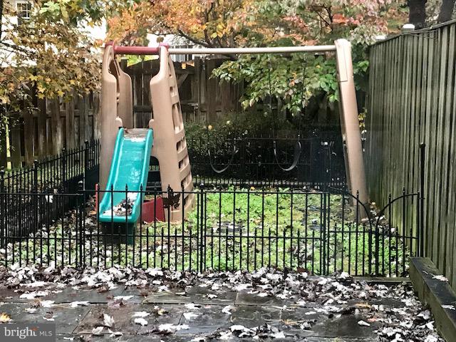 DERWOOD STATION - Residential Lease