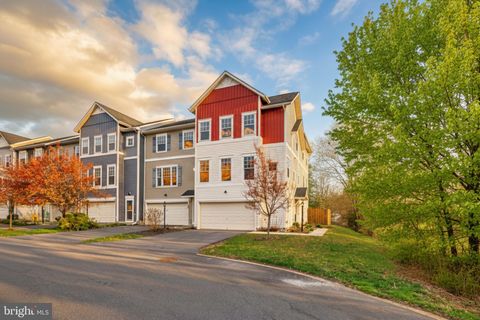 Townhouse For Sale - 115 Gretchen Court<br/> Frederick County, STEPHENSON, VA 22656