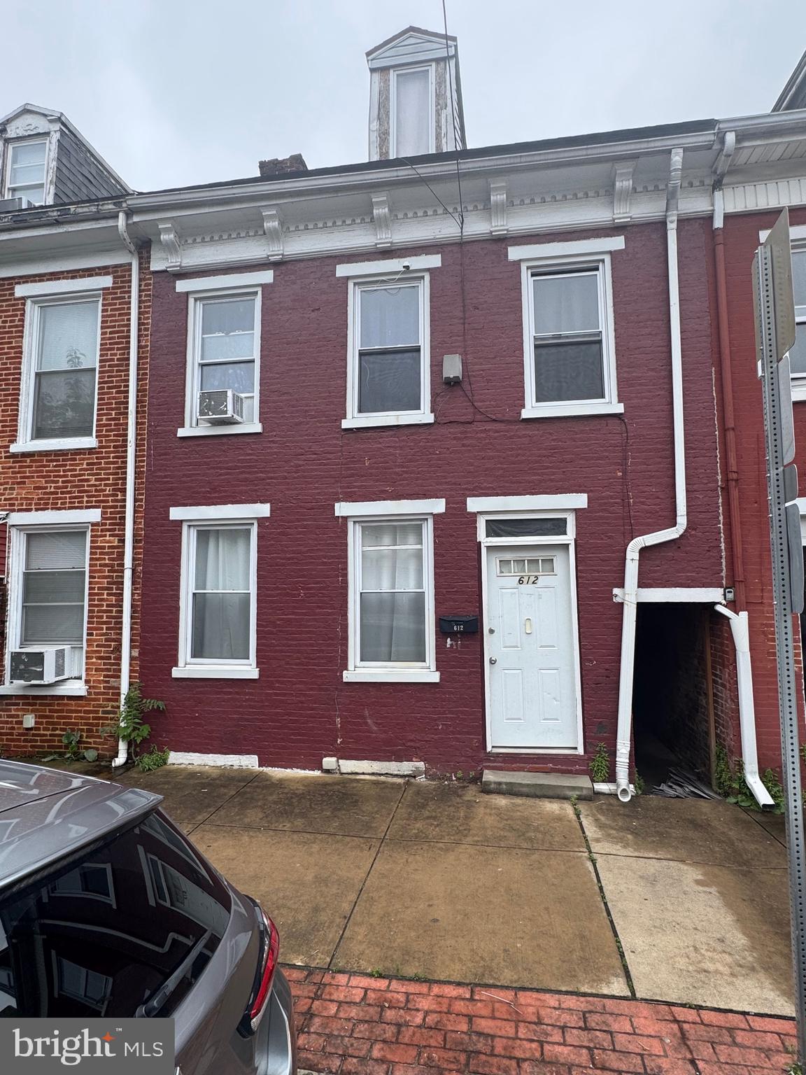 Great opportunity for investors! This well-maintained colonial offers strong cash flow. The home includes 3 bedrooms, 1 full bath. The tenant pays electric, water, and gas, while the landlord only covers trash and sewage, keeping expenses low and returns high. Recent updates and solid condition make this a turnkey addition to any portfolio. This is a property you don’t want to miss!