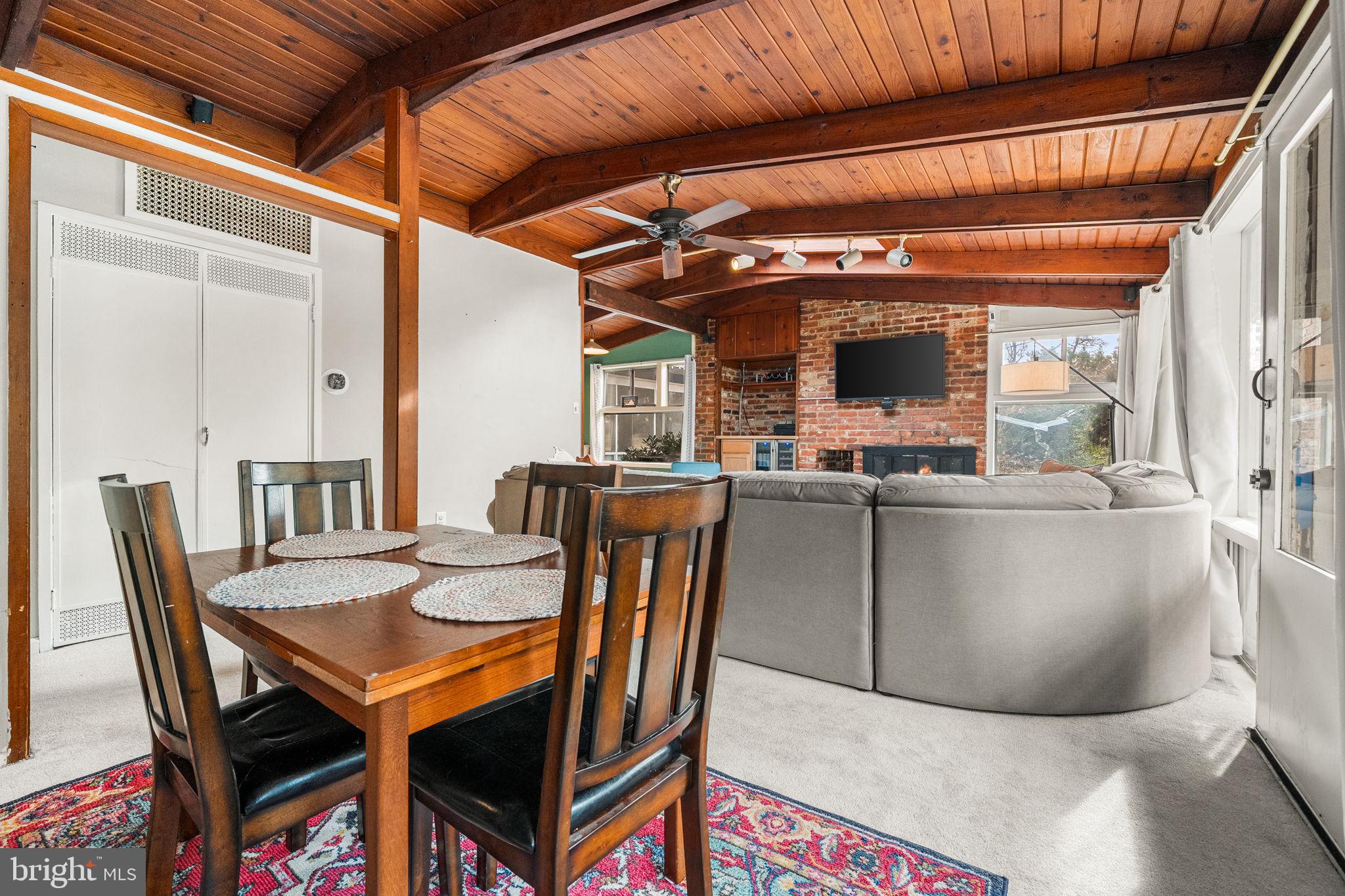 PINE SPRING - Residential