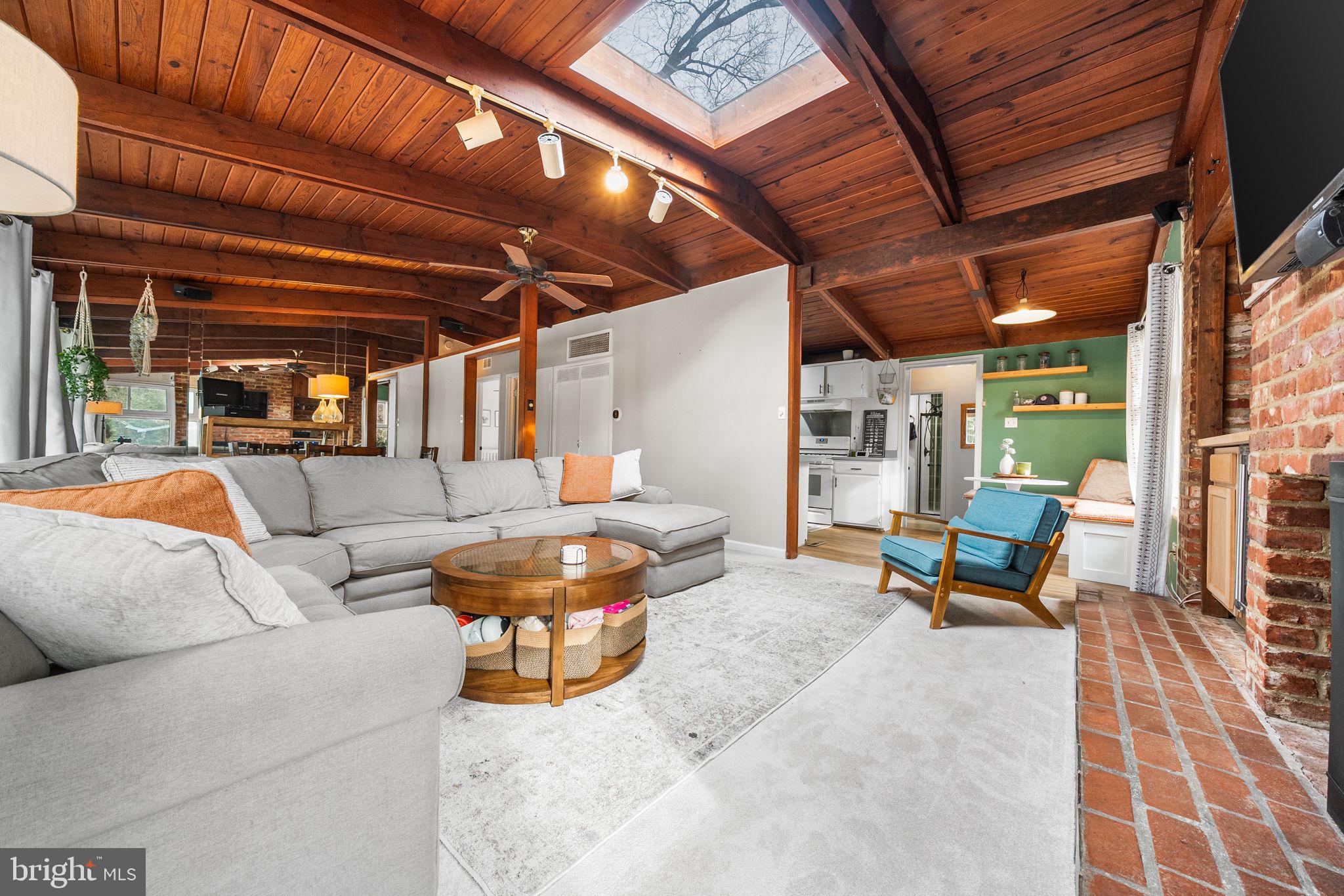 PINE SPRING - Residential