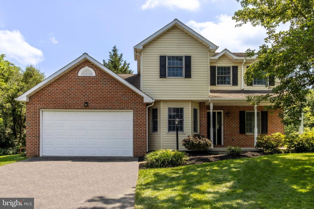 Photo of 105 Margate Road, YORK, PA 17408 (MLS # PAYK2085026)