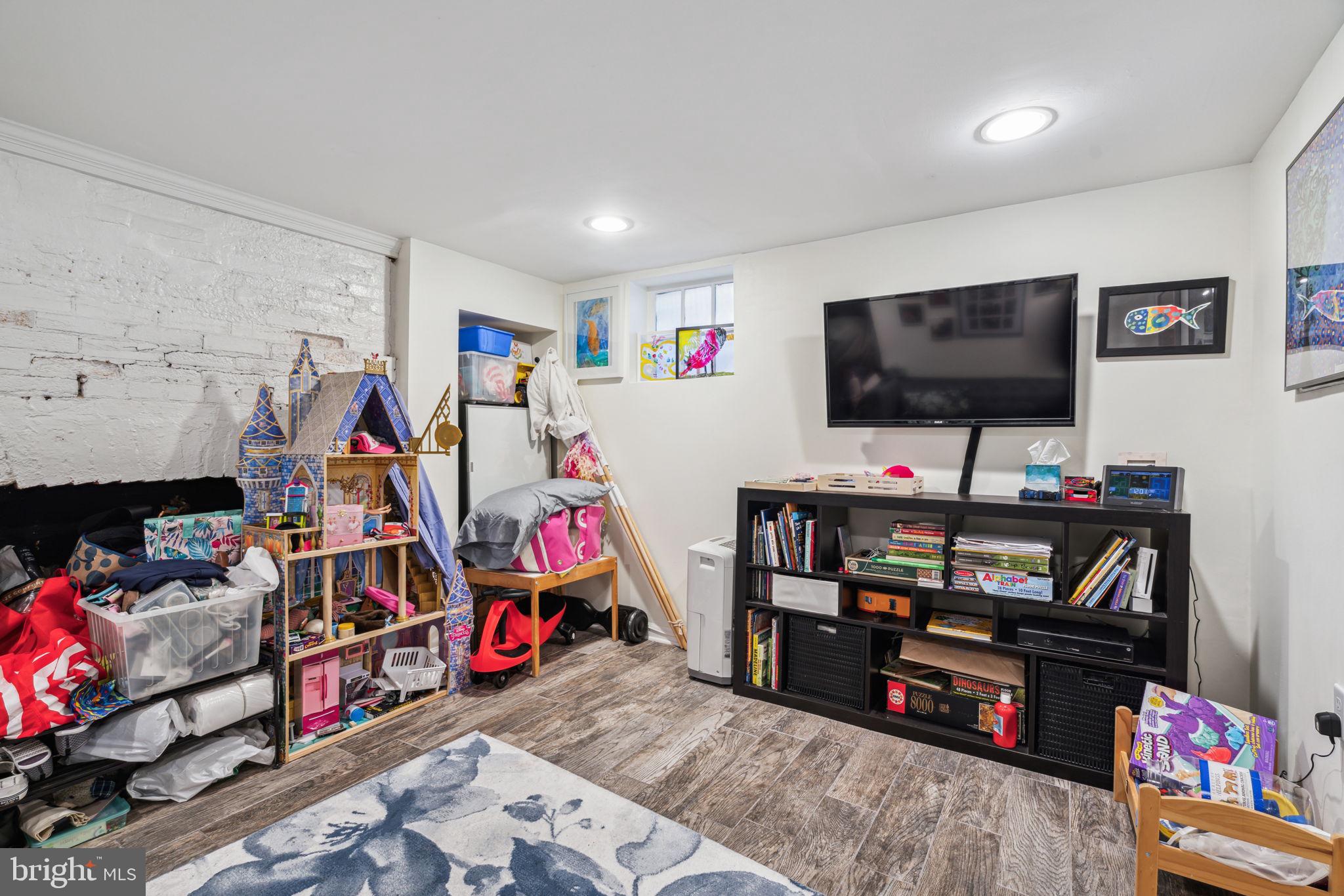 WASHINGTON SQ WEST - Residential