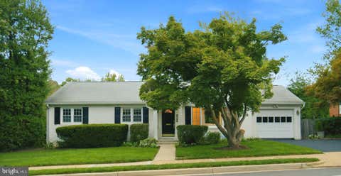 Photo of 5117 Williamsburg Boulevard, ARLINGTON, VA 22207 (MLS # VAAR2078118)