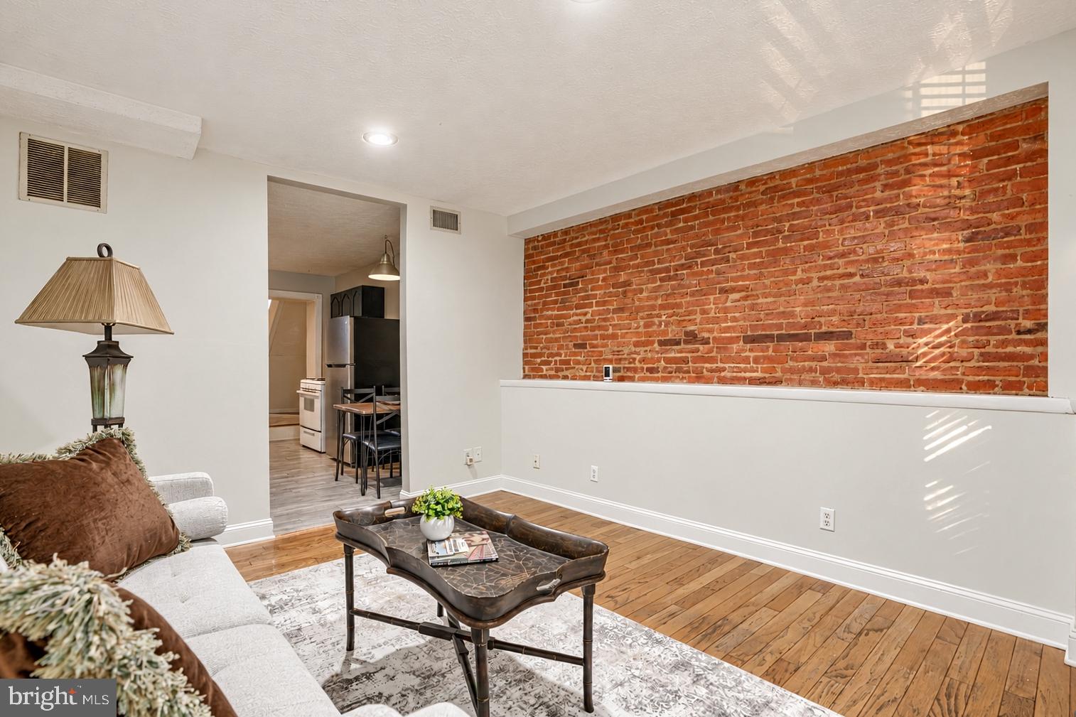 2214 FLEET STREET