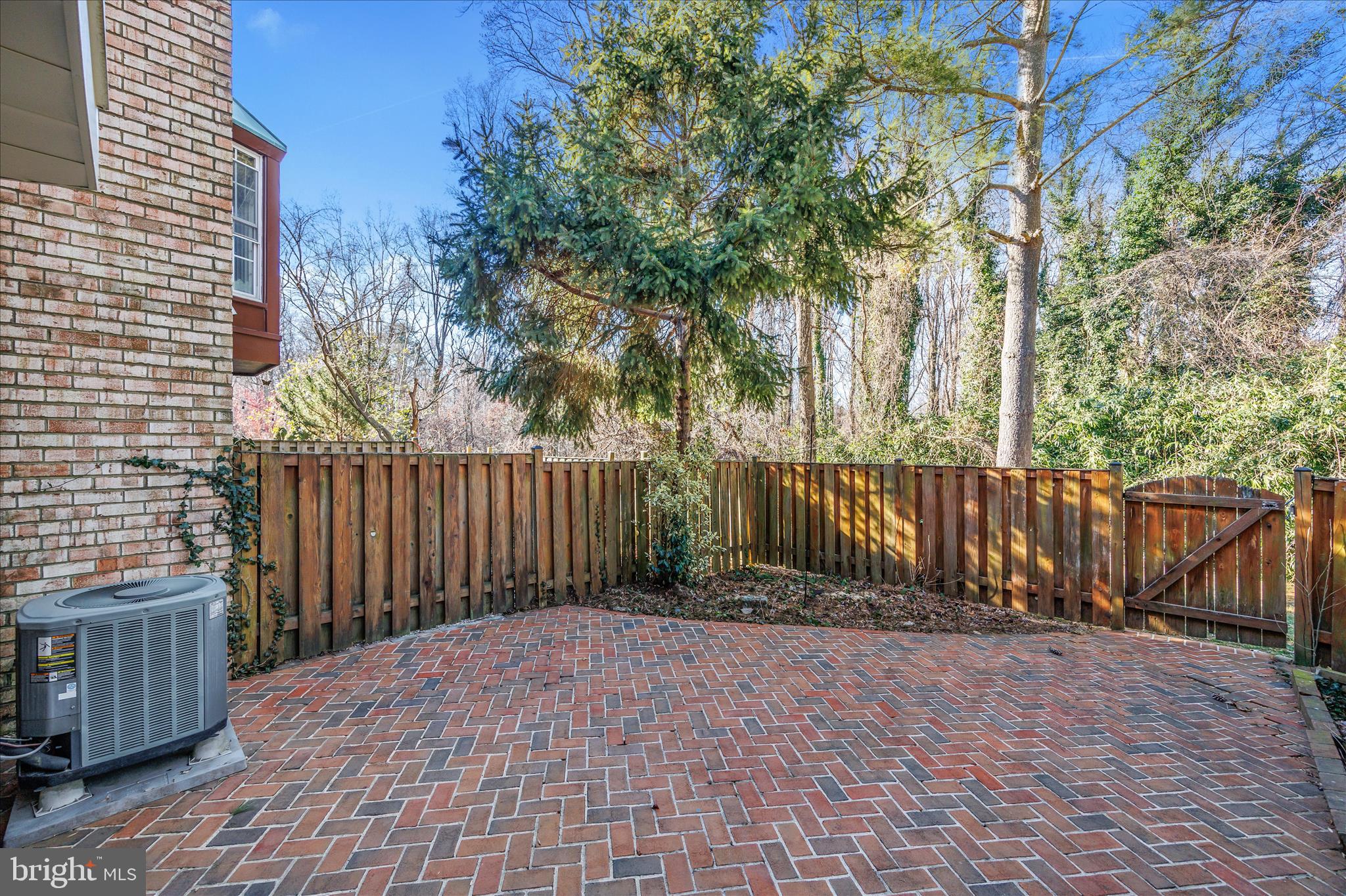 BAY HILLS TANGLEWOOD - Residential