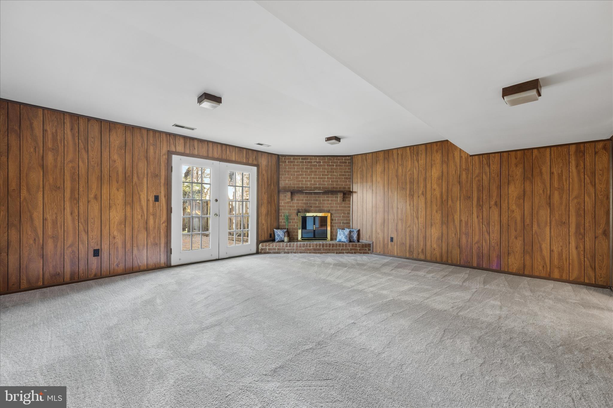 BAY HILLS TANGLEWOOD - Residential