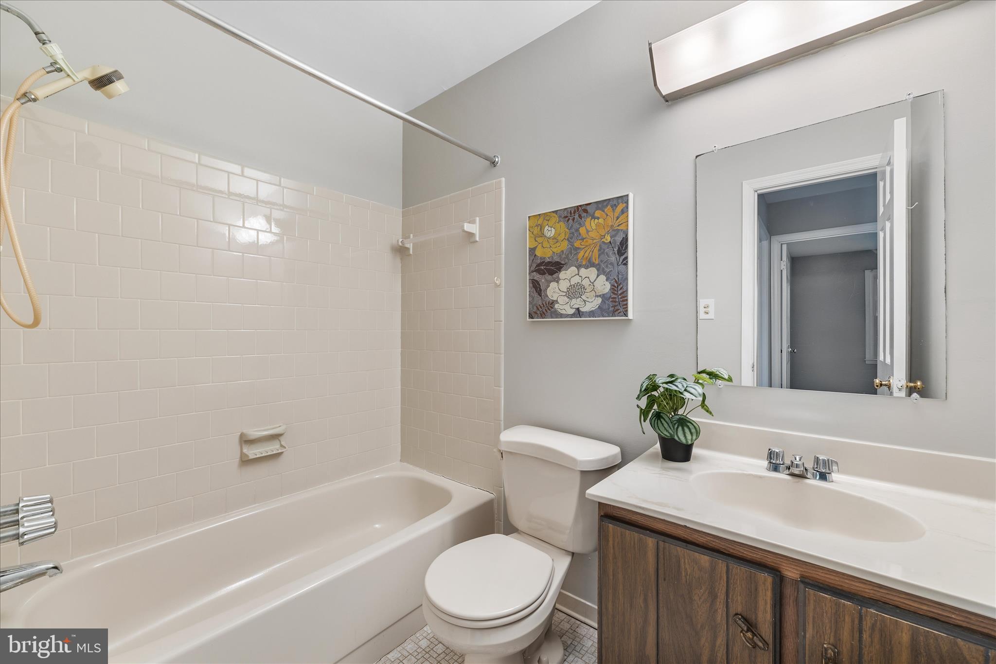 BAY HILLS TANGLEWOOD - Residential