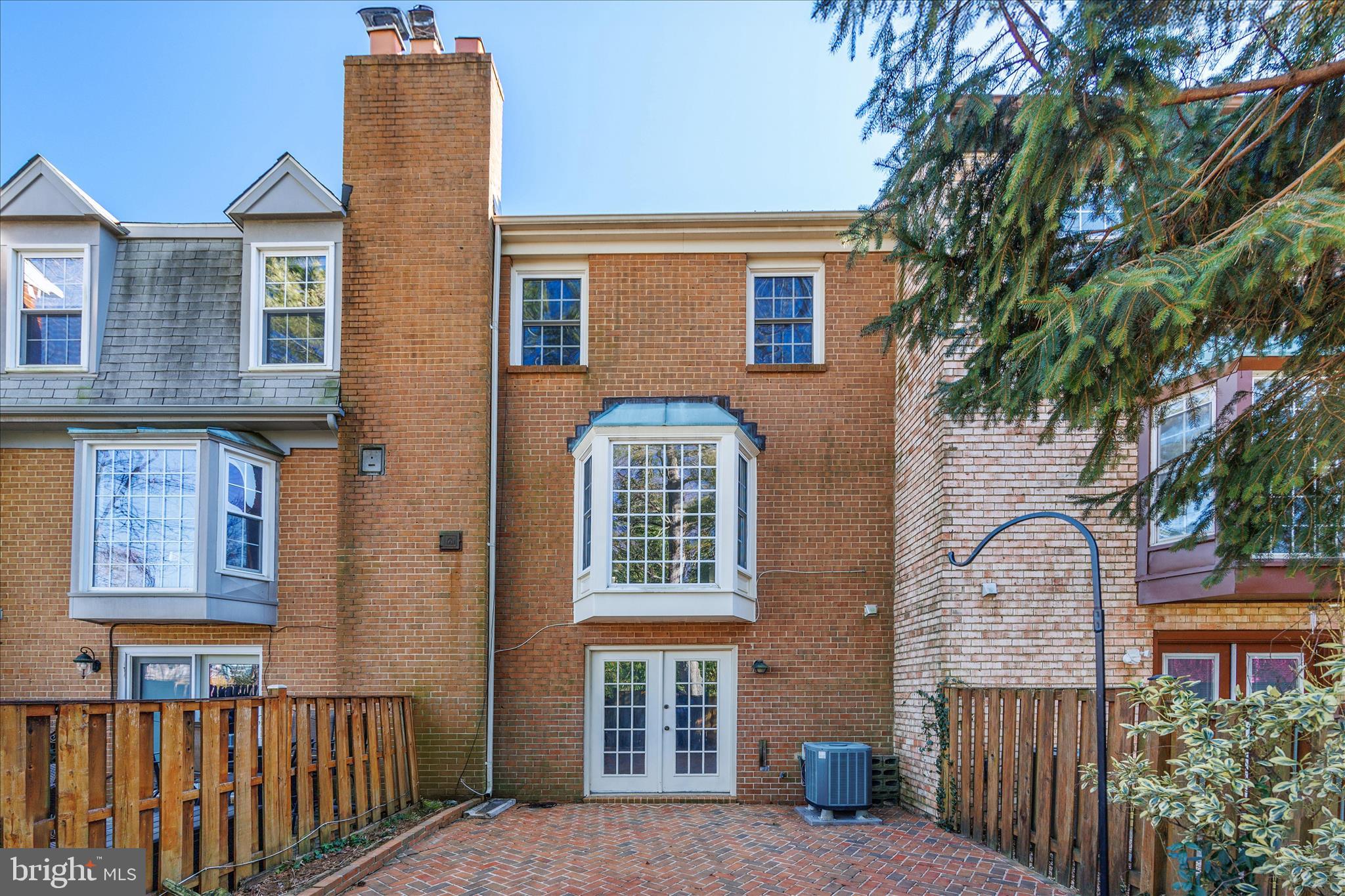 BAY HILLS TANGLEWOOD - Residential