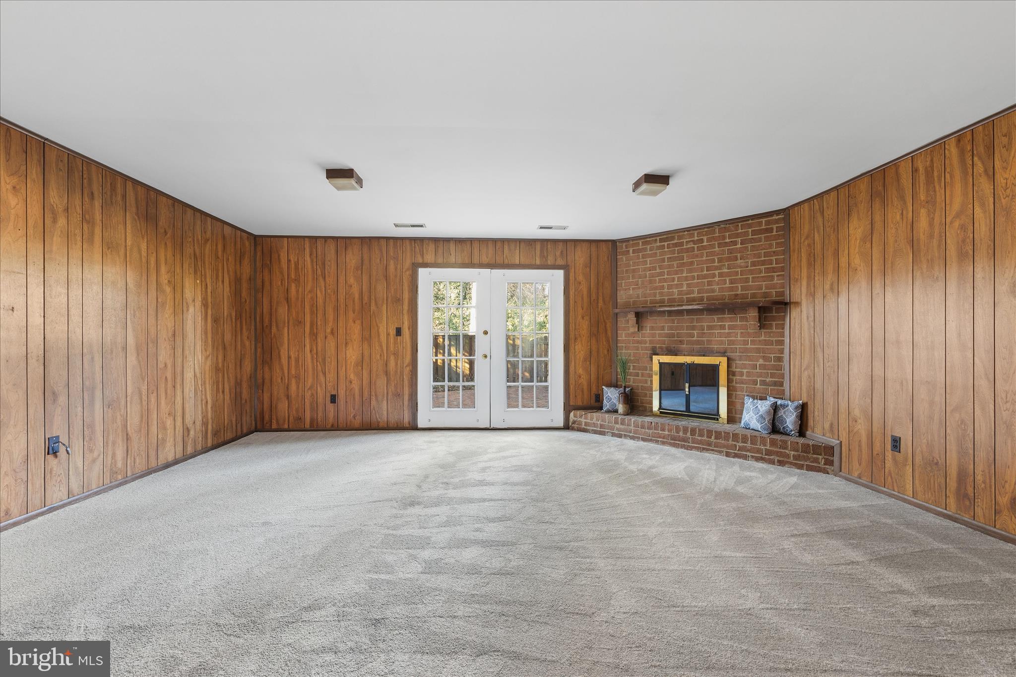 BAY HILLS TANGLEWOOD - Residential