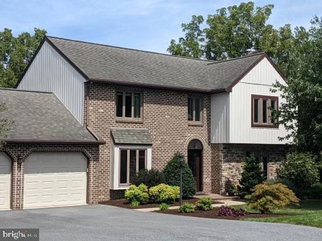 Photo of 47 BRIAR CREST MNR, LITITZ, PA 17543 (MLS # PALA2039382)