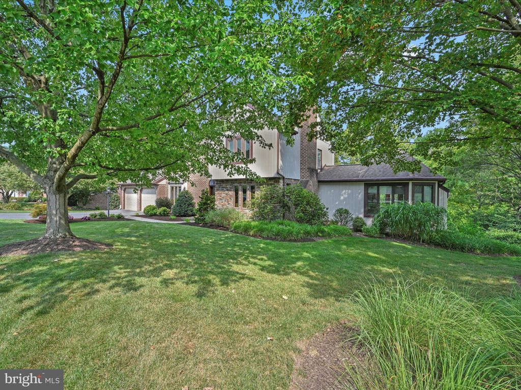 Photo of 47 BRIAR CREST MNR, LITITZ, PA 17543 (MLS # PALA2039382)