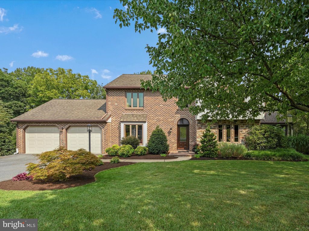 Photo of 47 BRIAR CREST MNR, LITITZ, PA 17543 (MLS # PALA2039382)