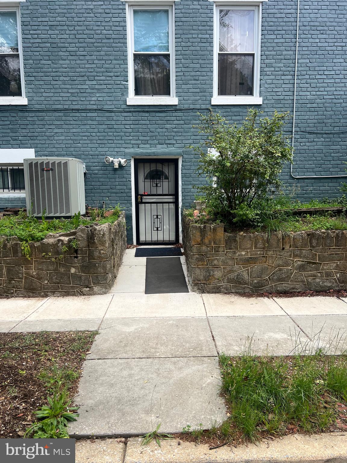 1418 C STREET NE