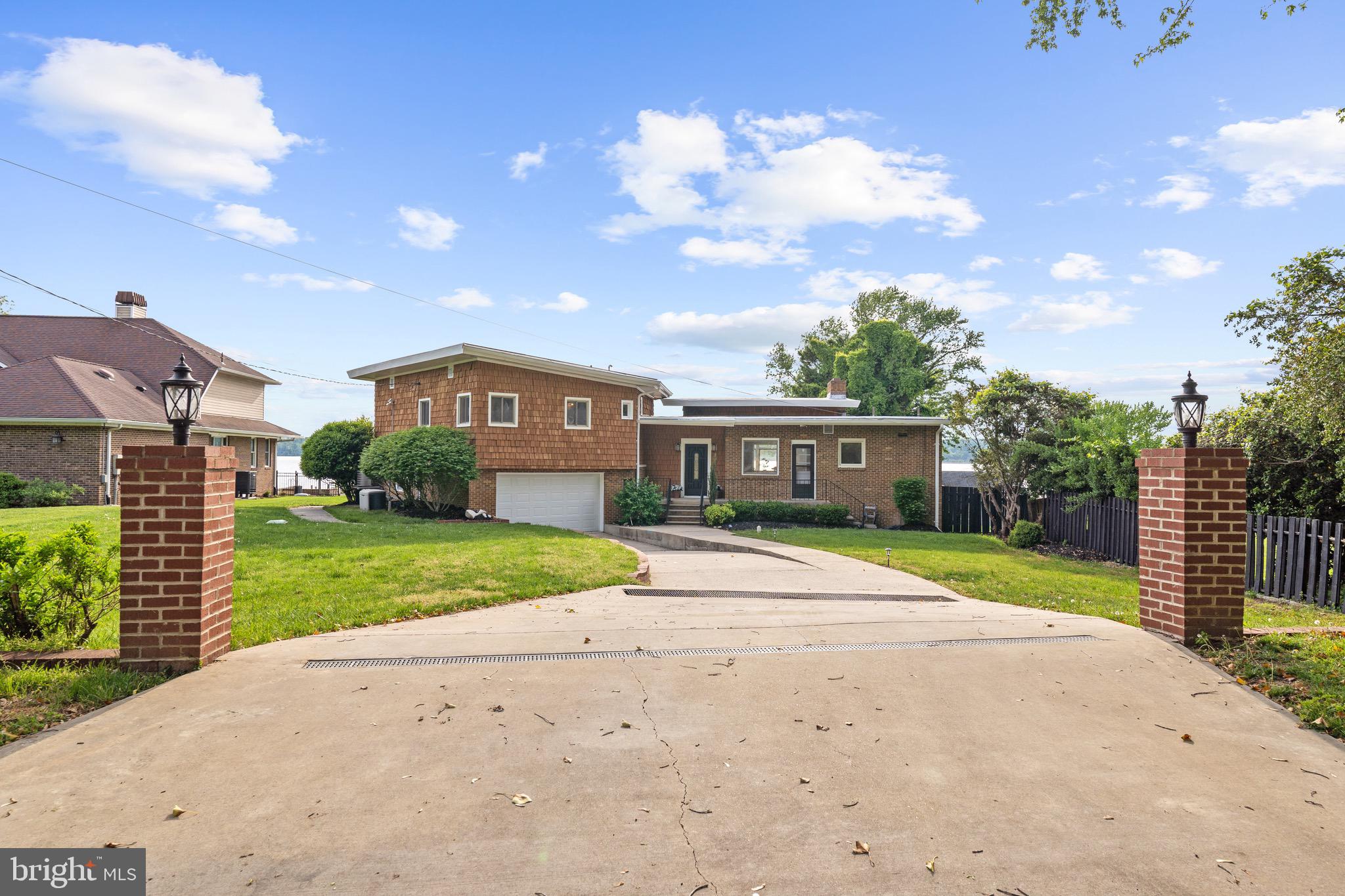 GEORGE THORNE ESTATE - Residential