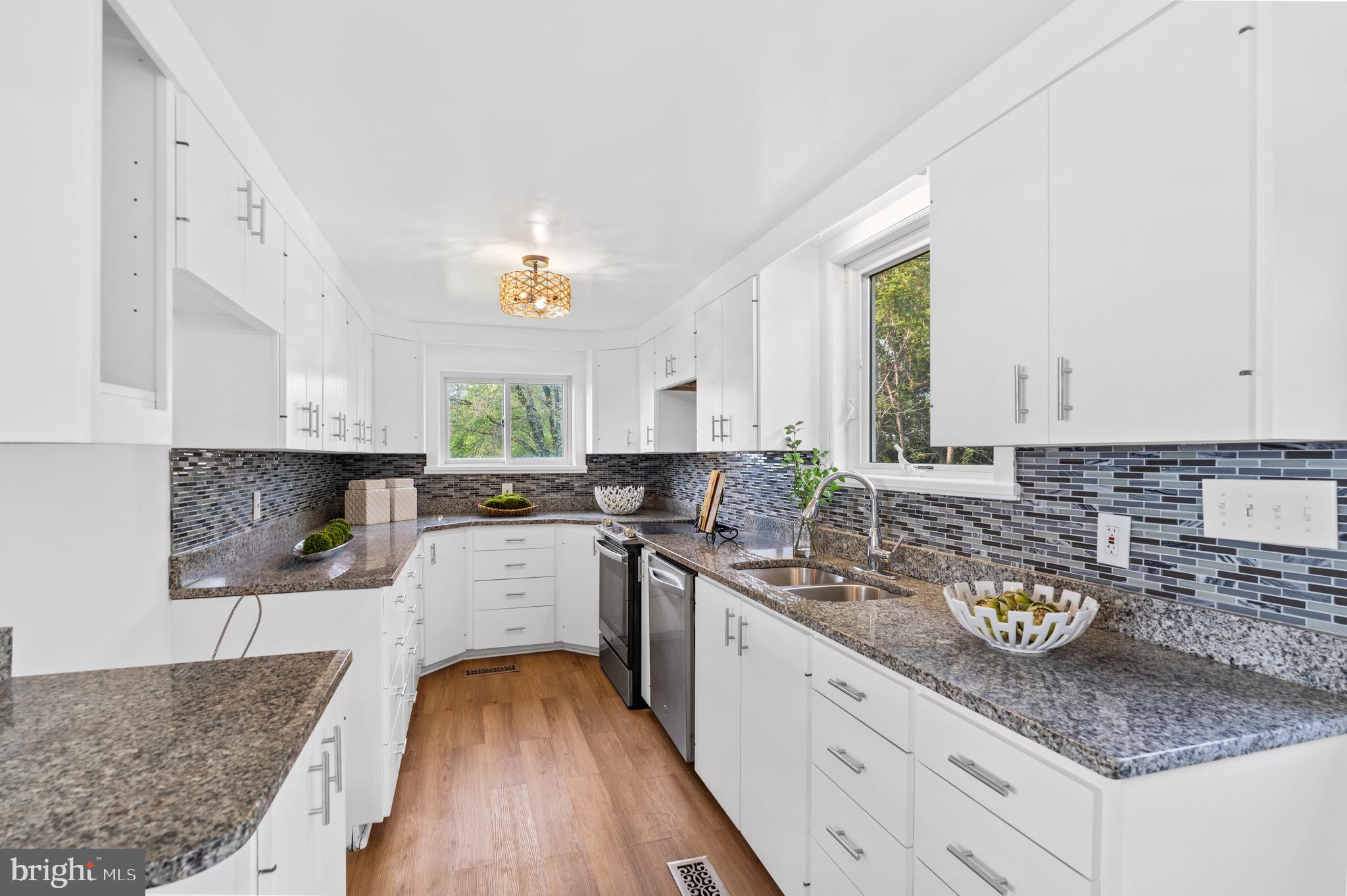 GEORGE THORNE ESTATE - Residential