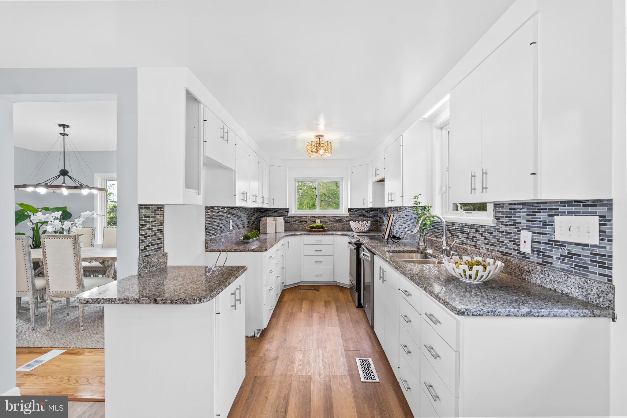 GEORGE THORNE ESTATE - Residential