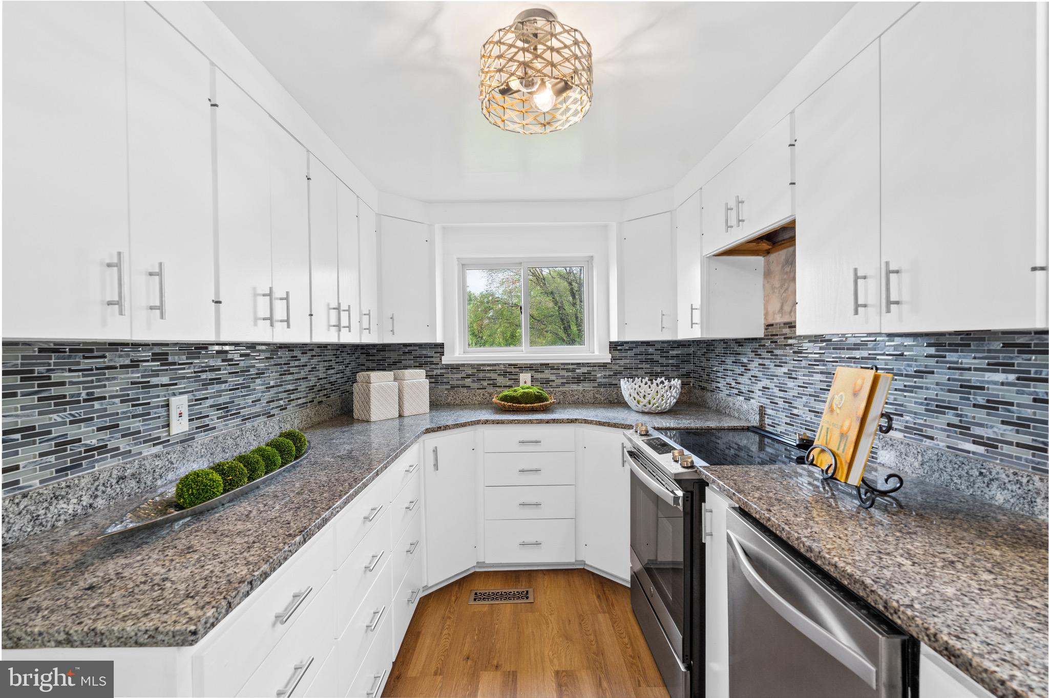 GEORGE THORNE ESTATE - Residential