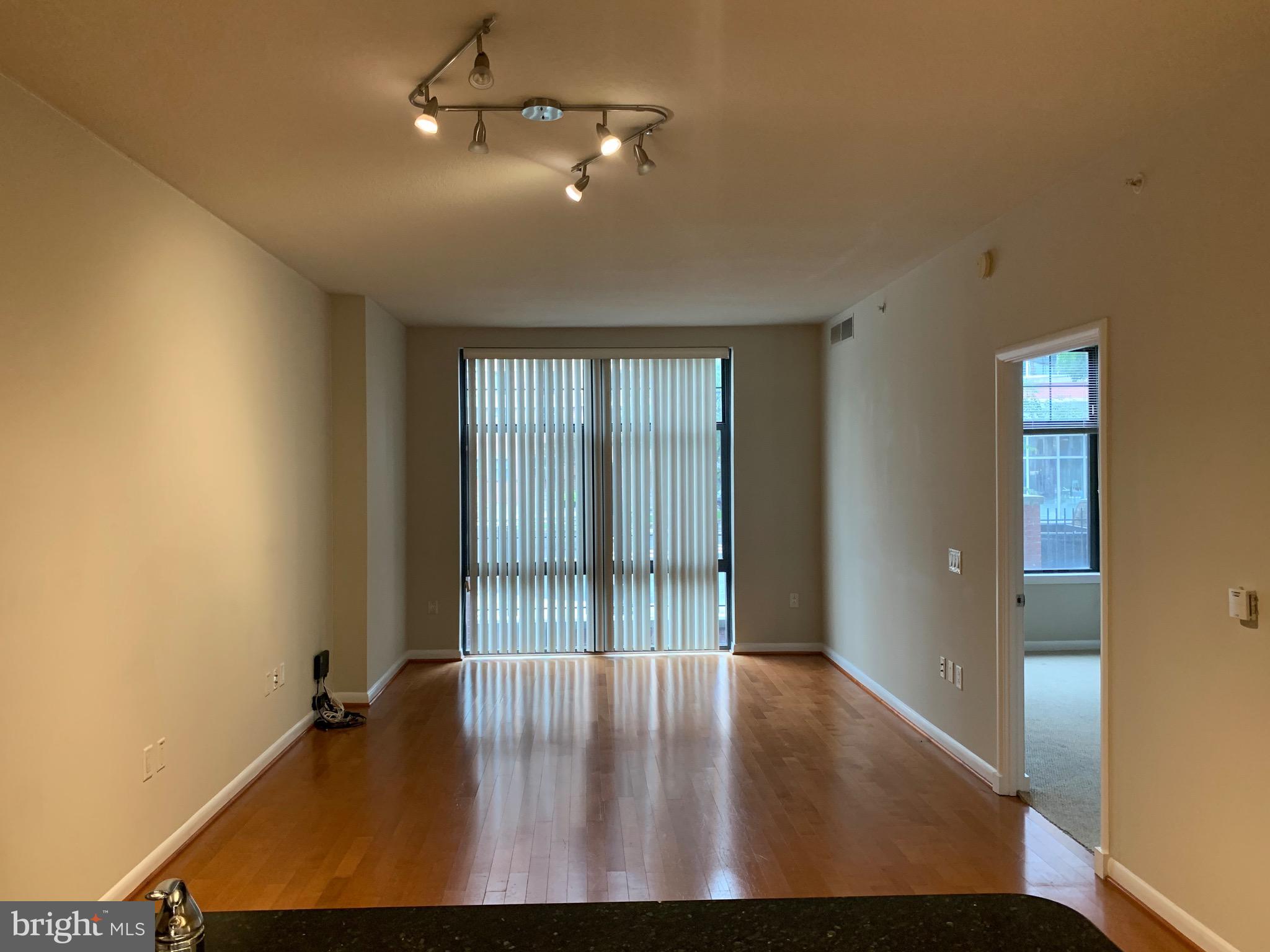 CLARENDON 1021 - Residential