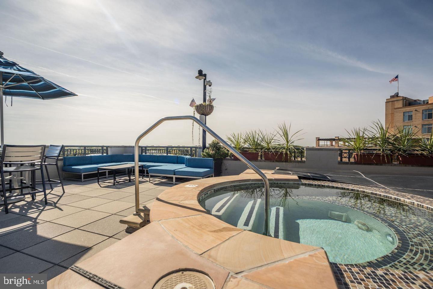 CLARENDON 1021 - Residential