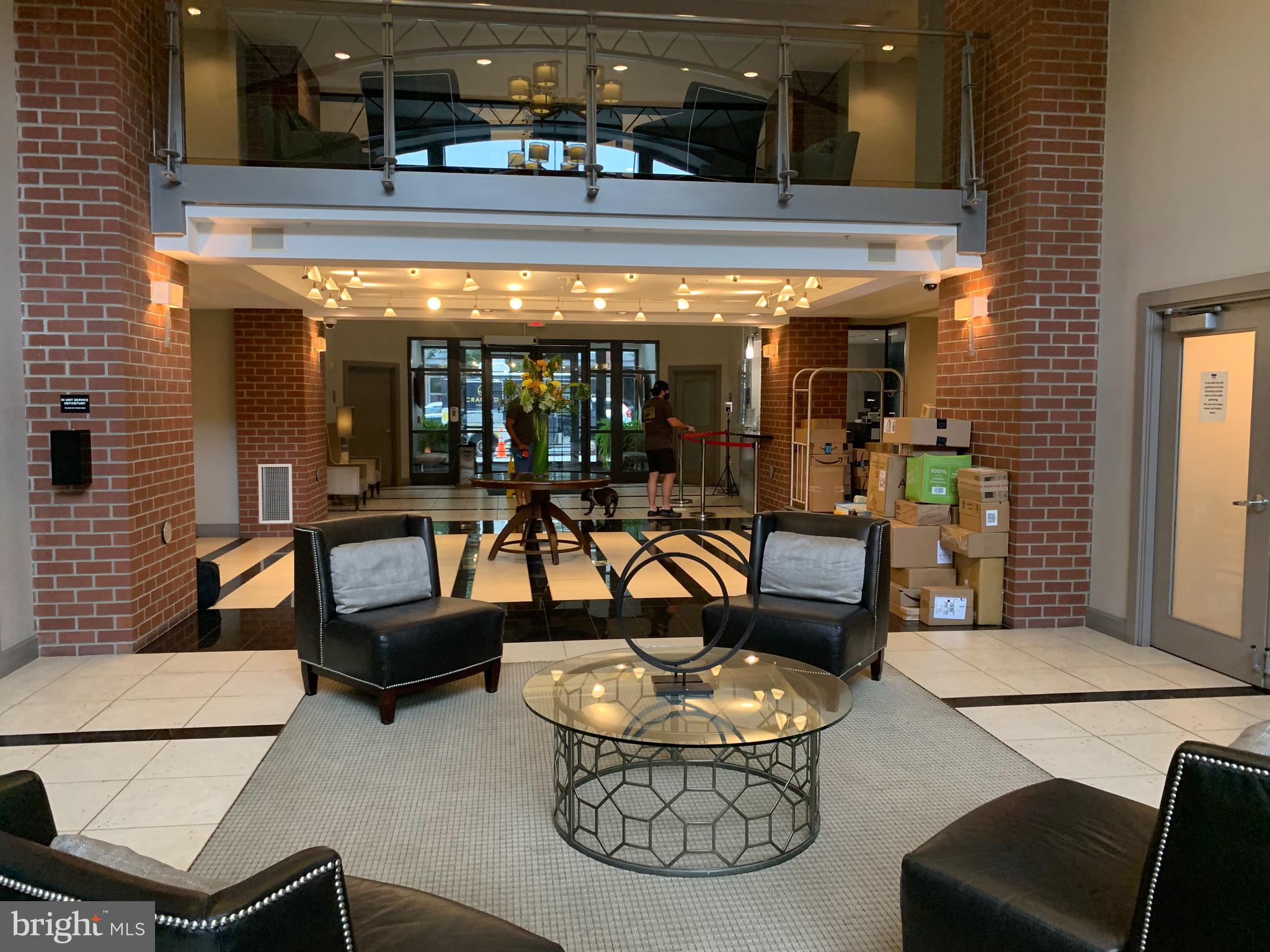 CLARENDON 1021 - Residential