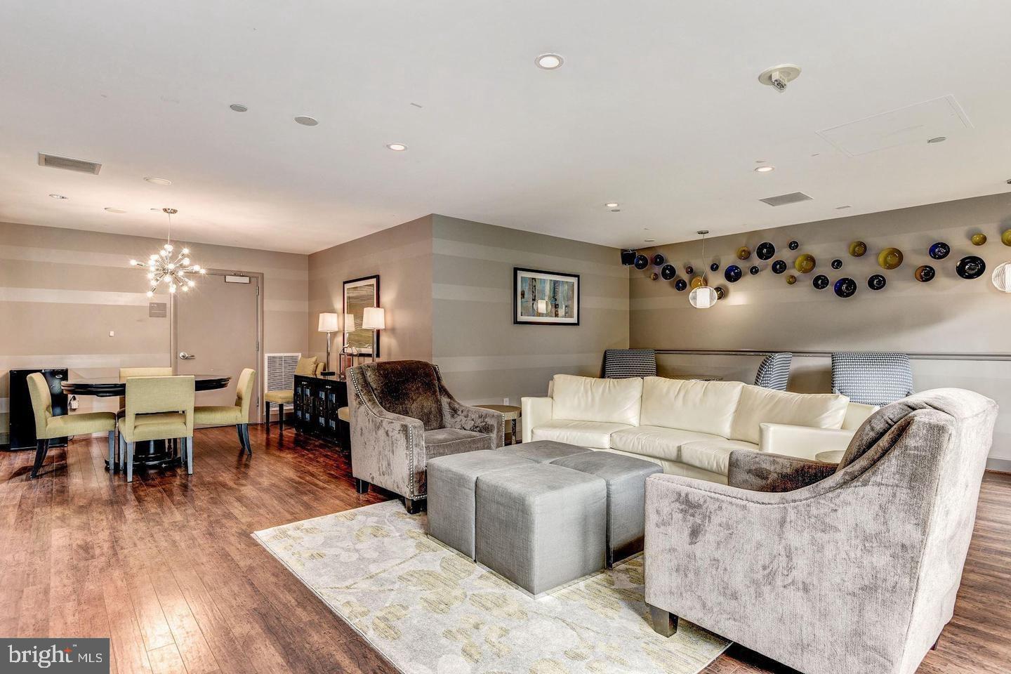 CLARENDON 1021 - Residential