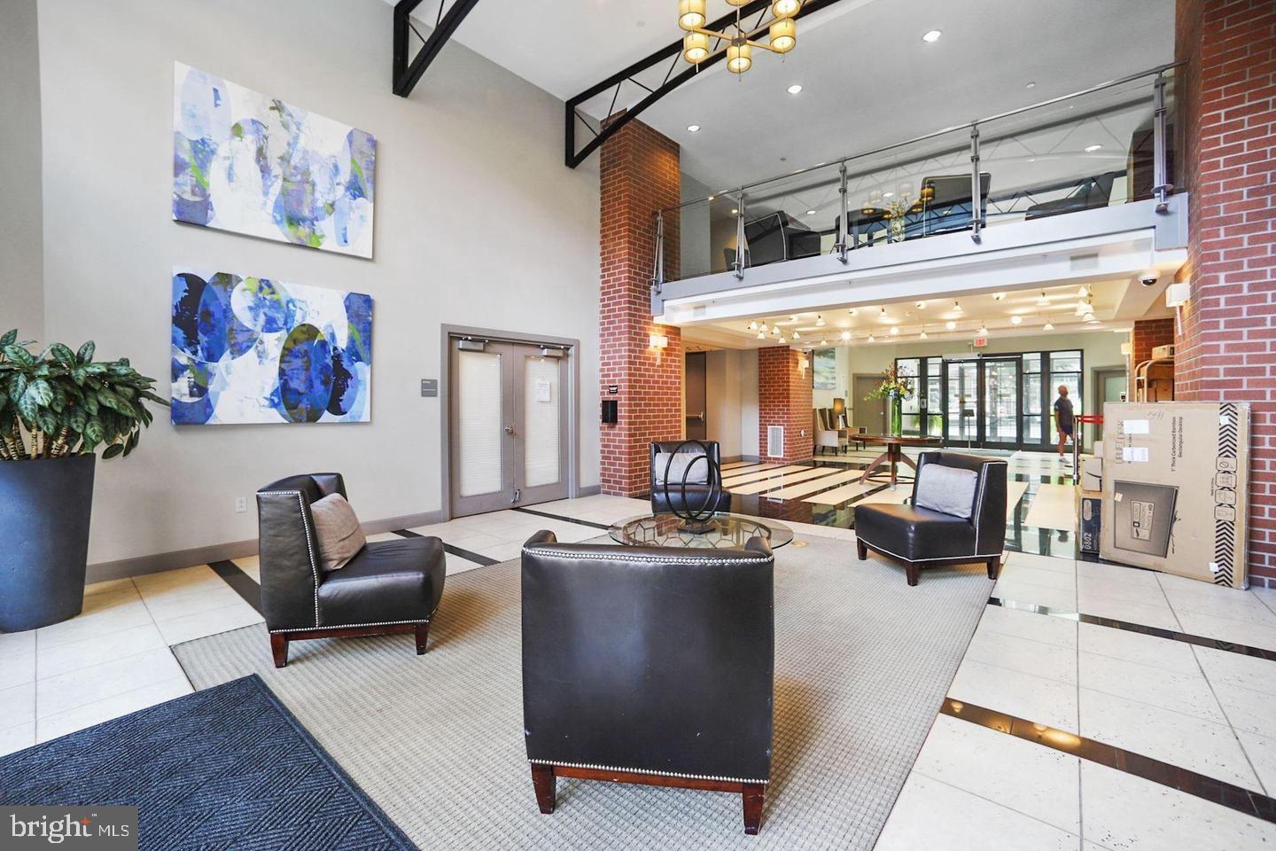 CLARENDON 1021 - Residential