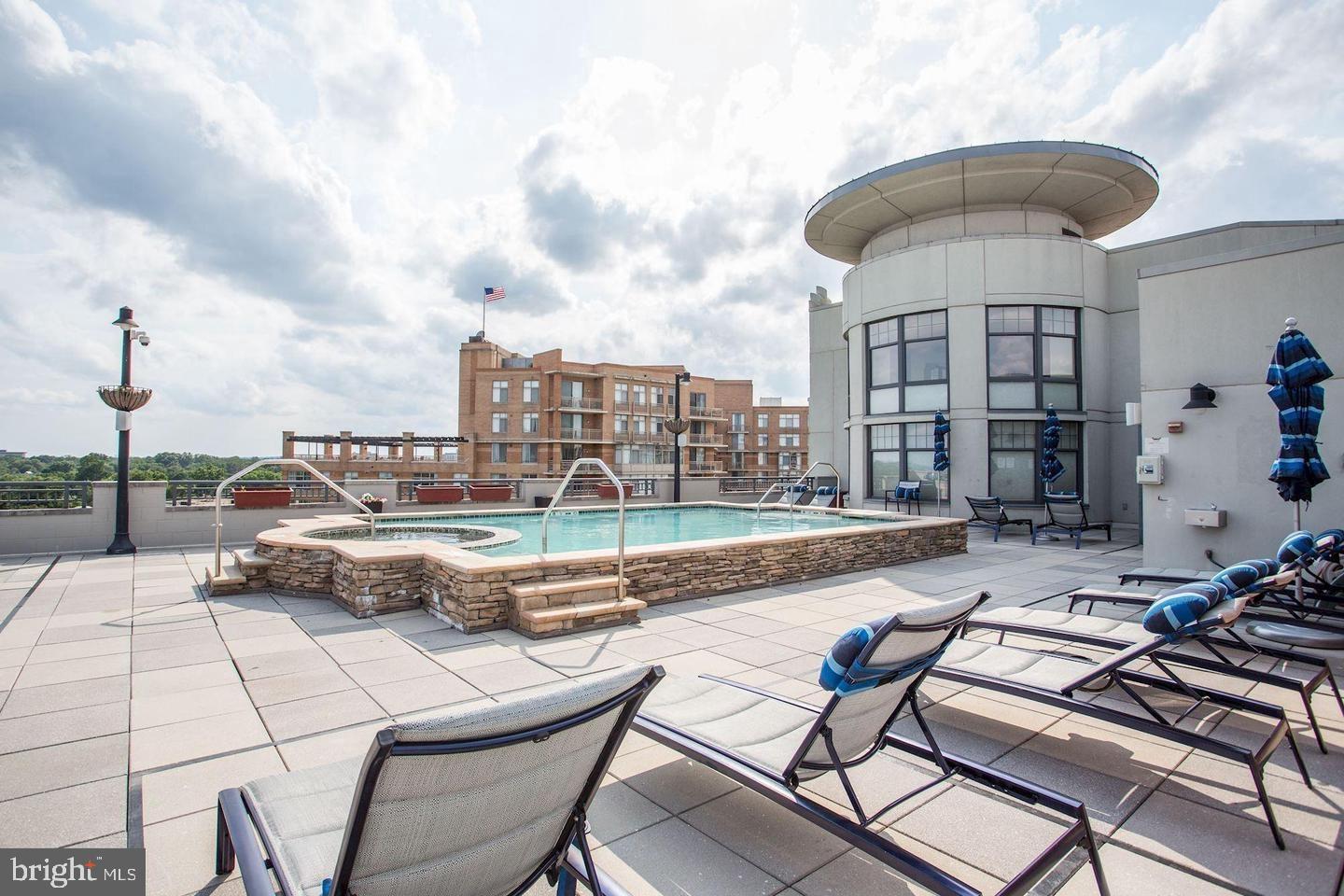 CLARENDON 1021 - Residential