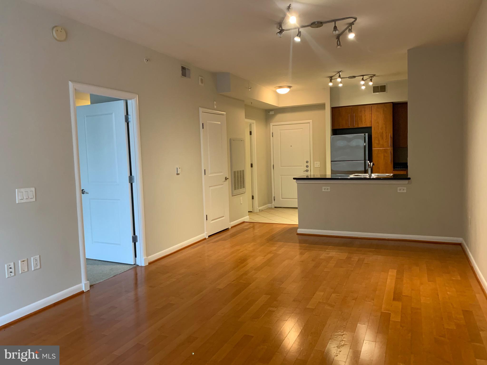 CLARENDON 1021 - Residential