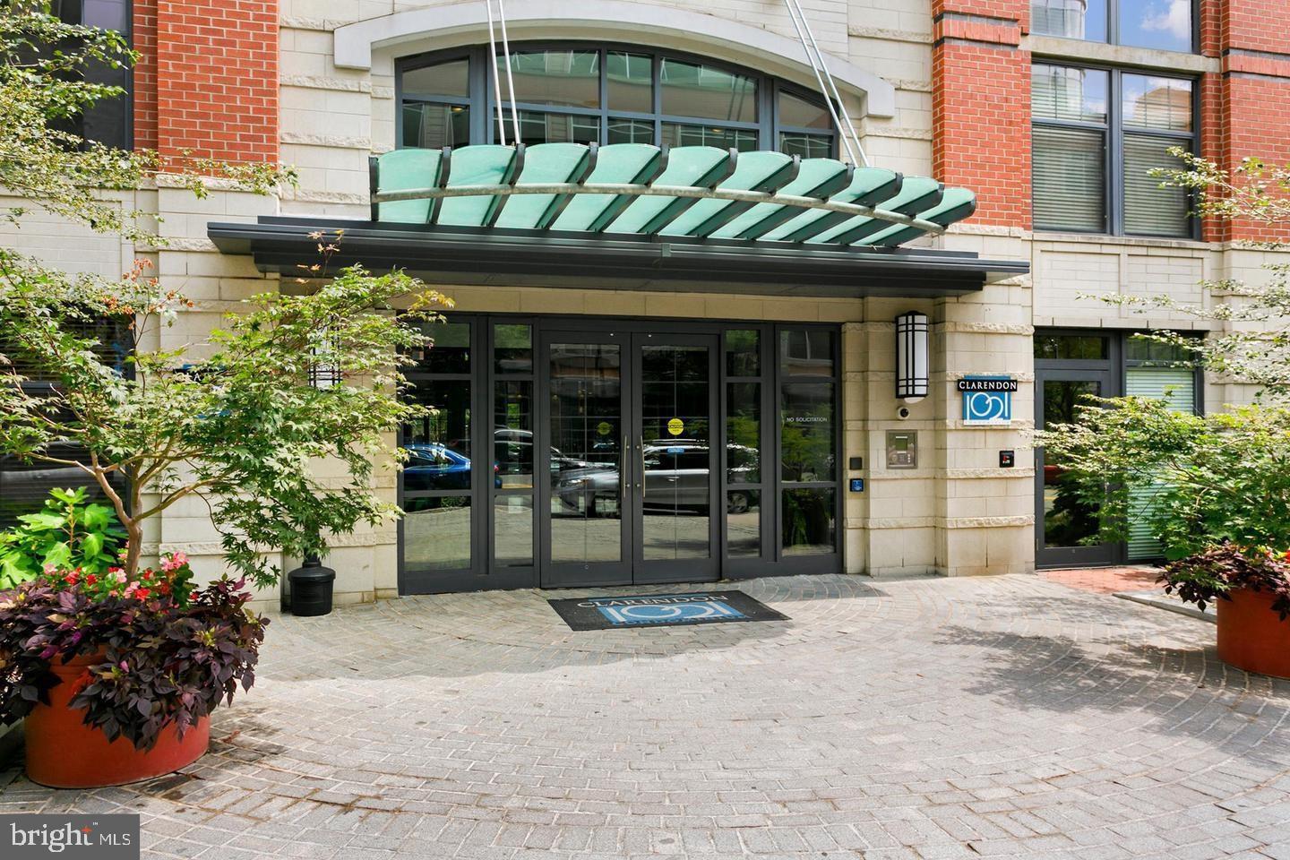 CLARENDON 1021 - Residential